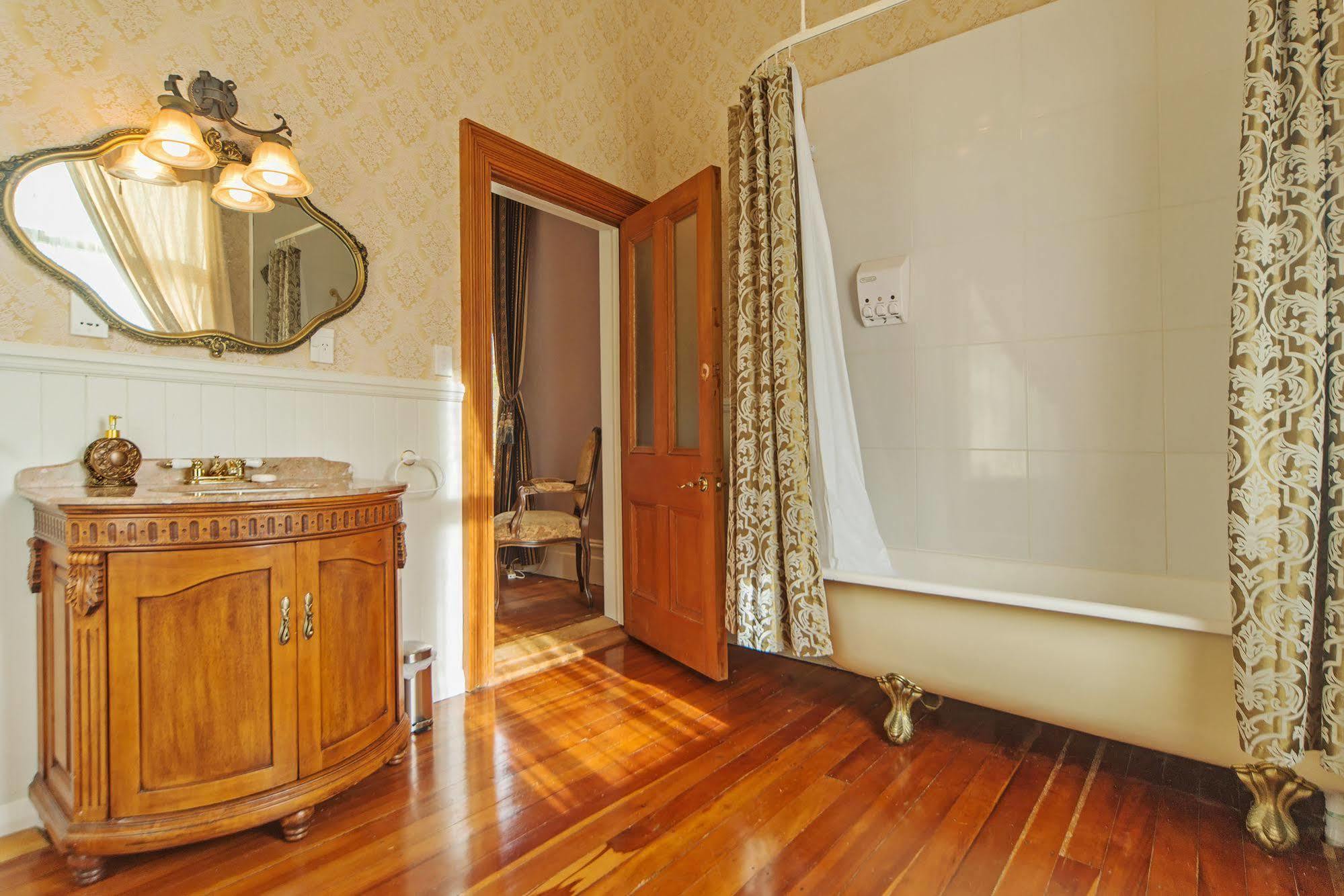 Highden Manor Estate Hotel Palmerston North Buitenkant foto