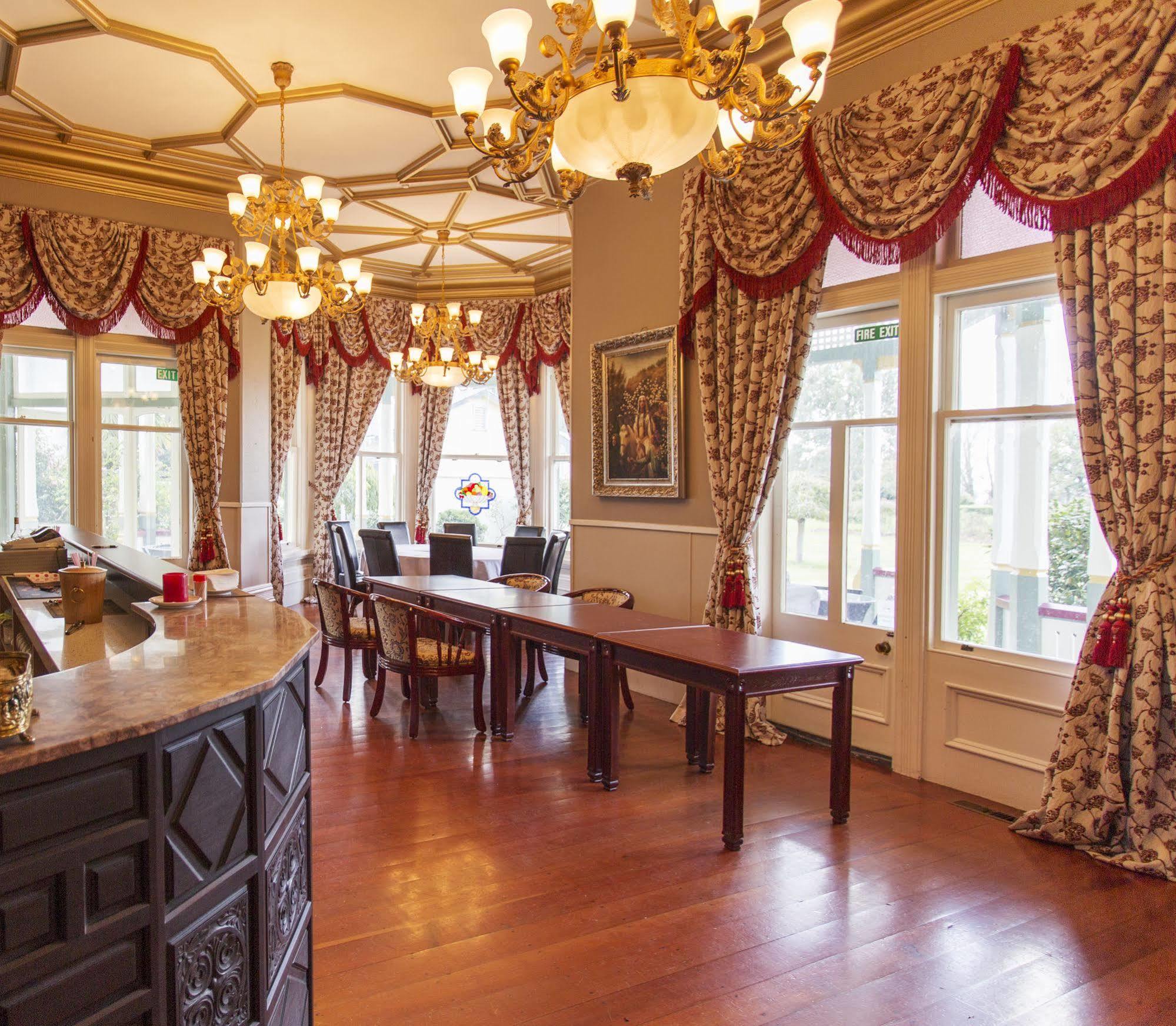 Highden Manor Estate Hotel Palmerston North Buitenkant foto